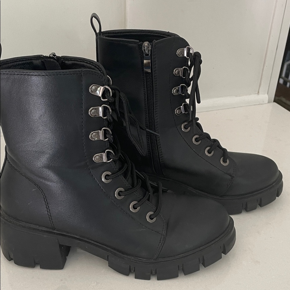 Nicole Miller Black Lace-Up Ankle Boots with side zipper